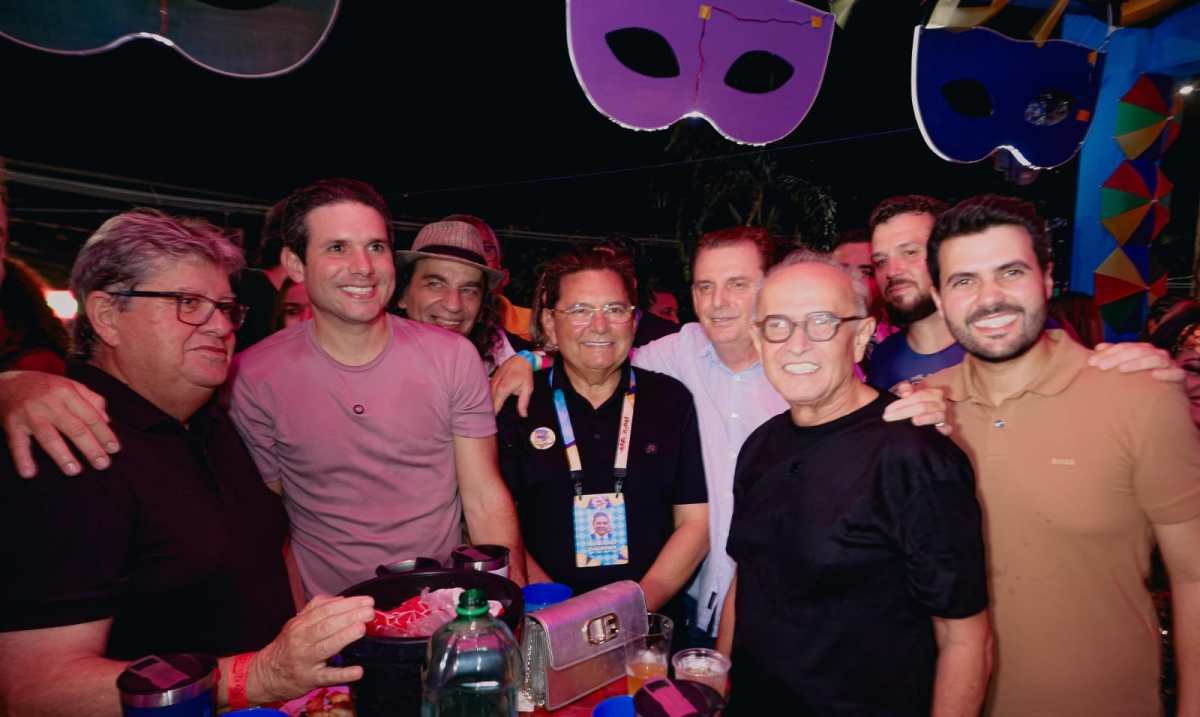 Ao lado de João Azevêdo e Hugo Mota, Cícero Lucena destaca prévia carnavalesca de João Pessoa como a melhor do País e celebra fortalecimento do turismo