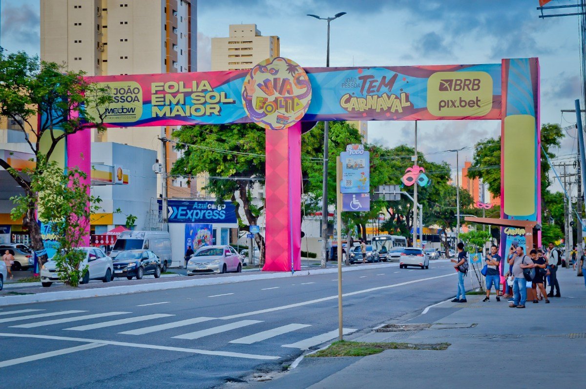 Bloco Muriçocas do Miramar desfila nesta quarta-feira homenageando a atriz paraibana Zezita Matos