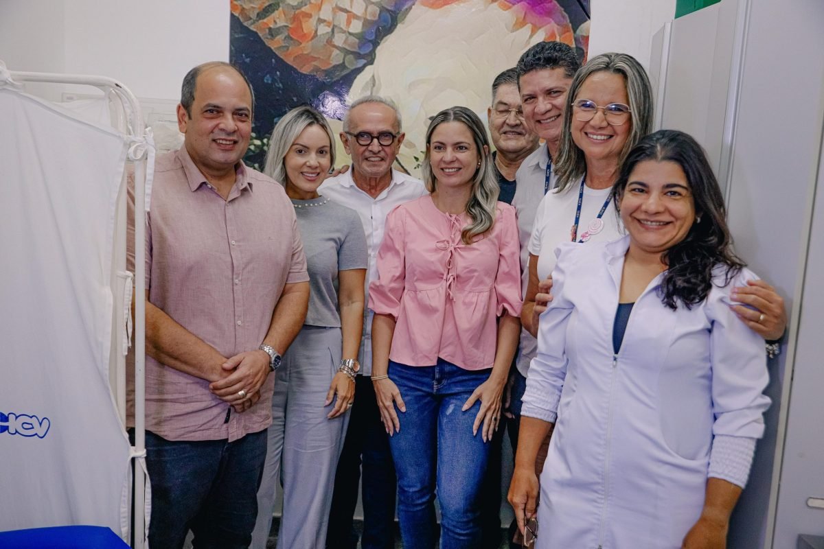 Cícero Lucena reforça campanha para doação de leite materno no Instituto Cândida Vargas