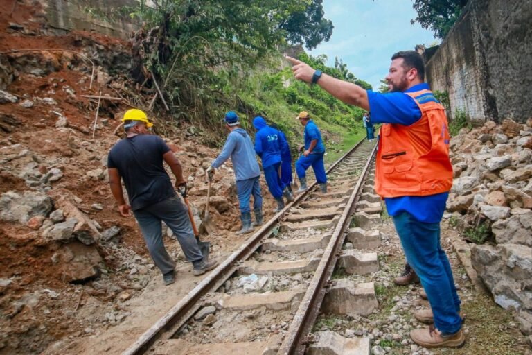 Defesa Civil desinterdita trecho da ferrovia entre as estações do Varadouro e Mandacaru