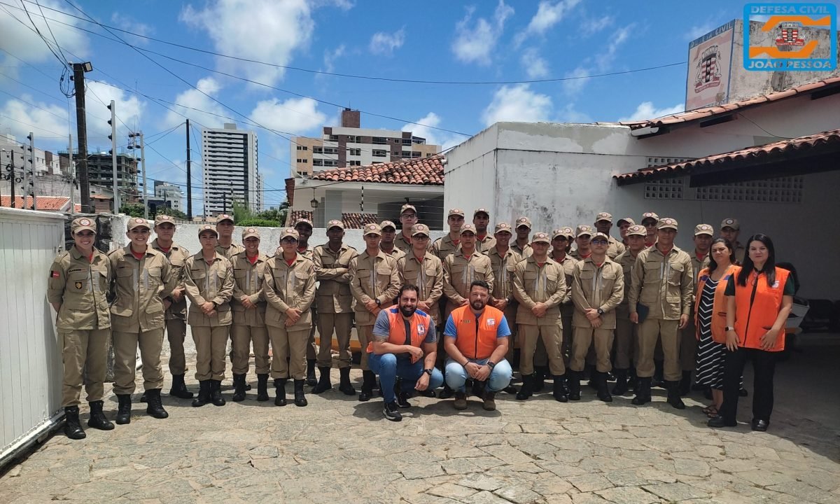 Defesa Civil recebe visita de alunos do Curso de Formação de Soldados do Corpo de Bombeiros