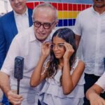 Prefeito entrega a 44ª unidade de ensino reconstruída pela gestão e 60 óculos para alunos de João Pessoa