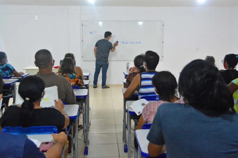 Prefeitura abre inscrição para alfabetizador popular voluntário e tradutor-intérprete de Libras com bolsas de R$ 1,2 mil