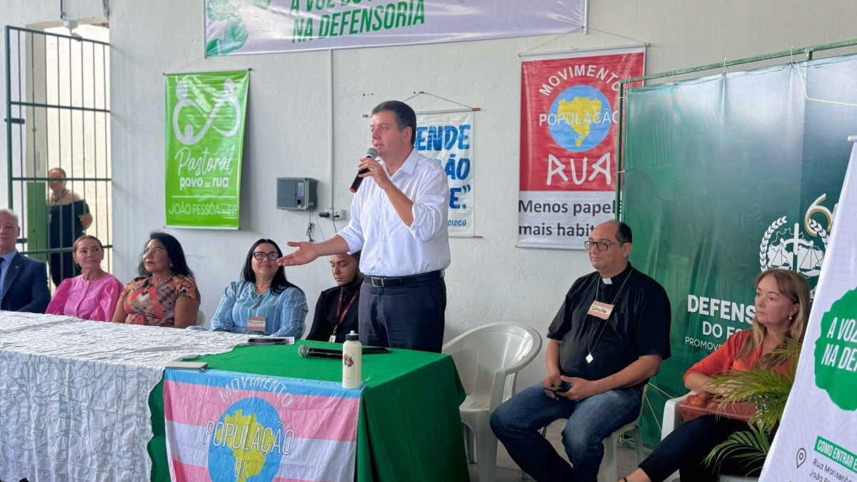 Prefeitura debate assistência e projetos para pessoas em situação de rua durante evento