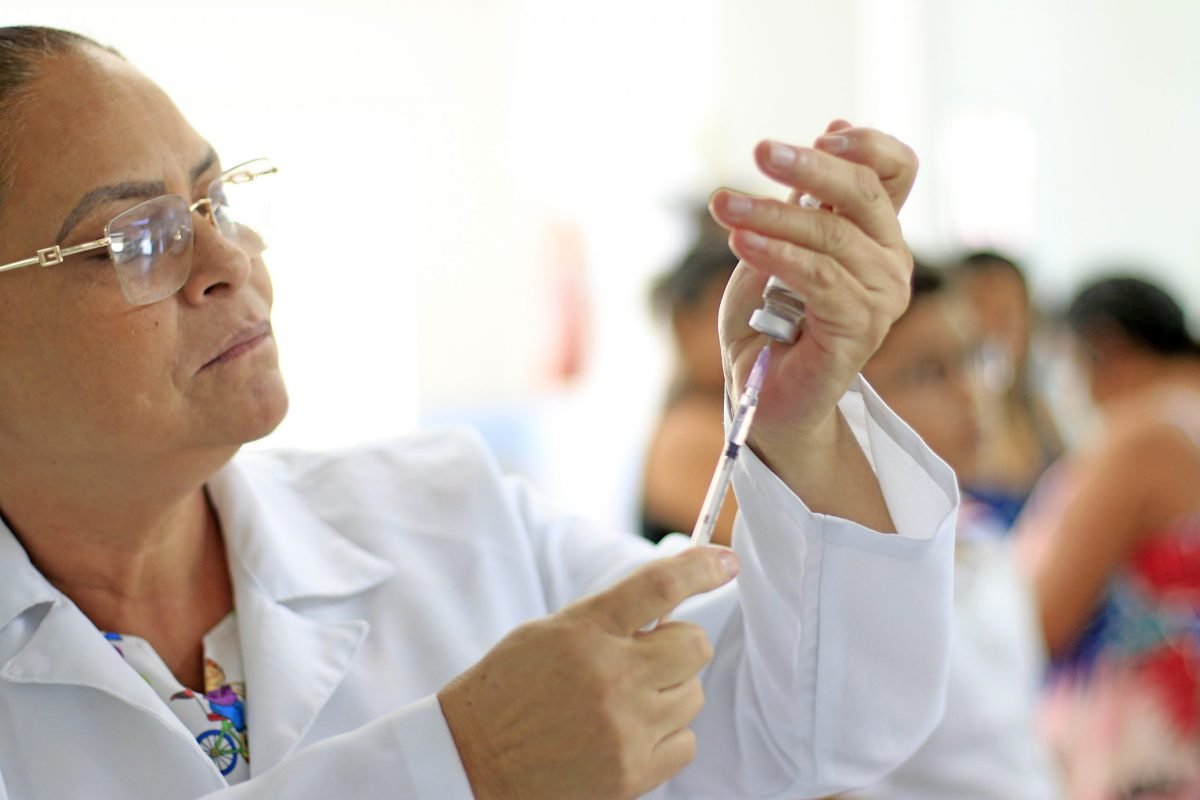 Prefeitura disponibiliza diversos serviços e pontos móveis para vacinação em horários diferenciados