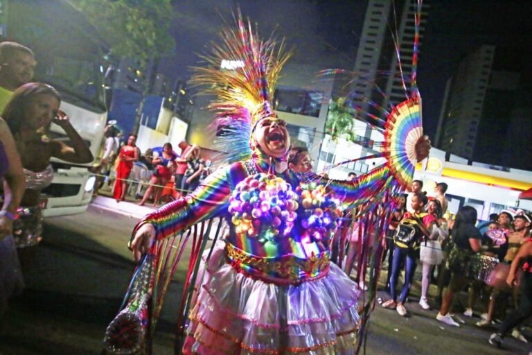 Virgens de Tambaú prometem arrastar multidão com irreverência e show de Leo Santana e grandes nomes da música