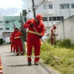 Agentes de limpeza urbana realizam serviços de zeladoria em 11 bairros