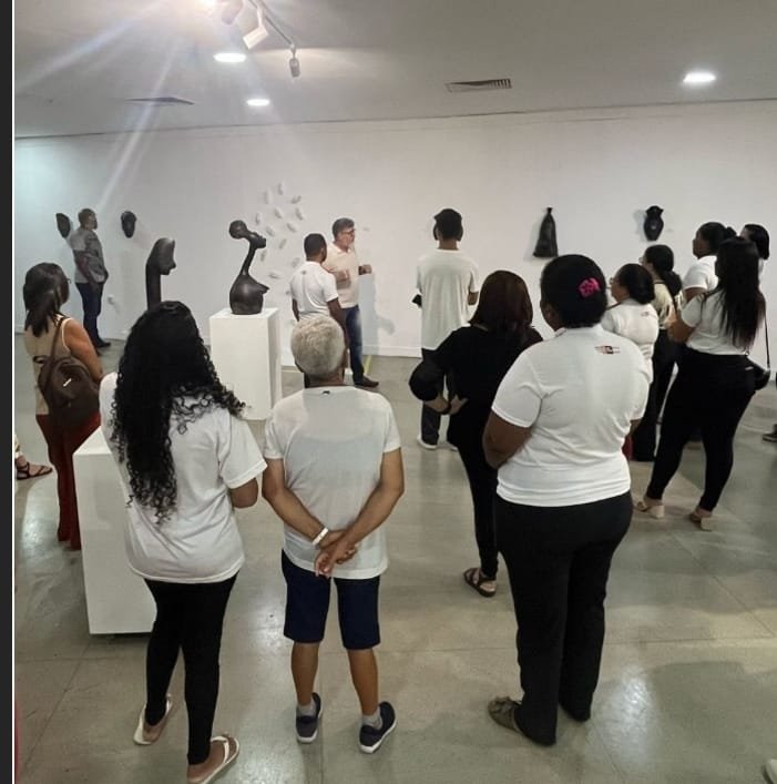 Alunos da Educação de Jovens e Adultos da Rede Municipal visitam exposição na Estação Cabo Branco