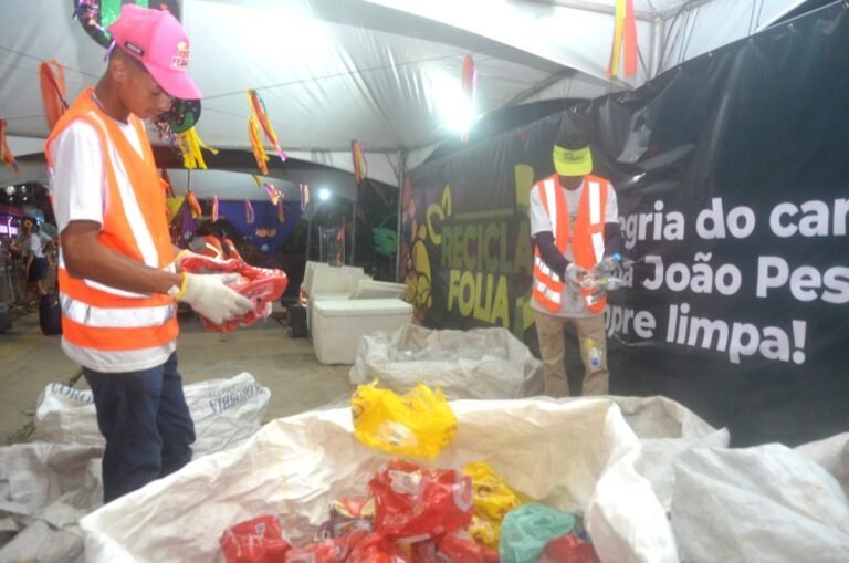 Associações de coleta seletiva recolhem 20 toneladas de materiais no Recicla Folia