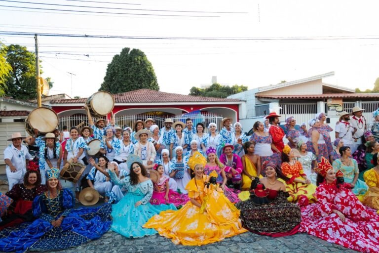 Carnaval Tradição conta com desfiles dos maracatus Pé de Elefante, Baque Mulher e Quilombo Nagô