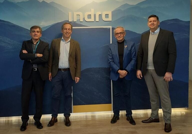 Cícero Lucena assina carta de intenções para formar mão de obra na área de tecnologia em João Pessoa