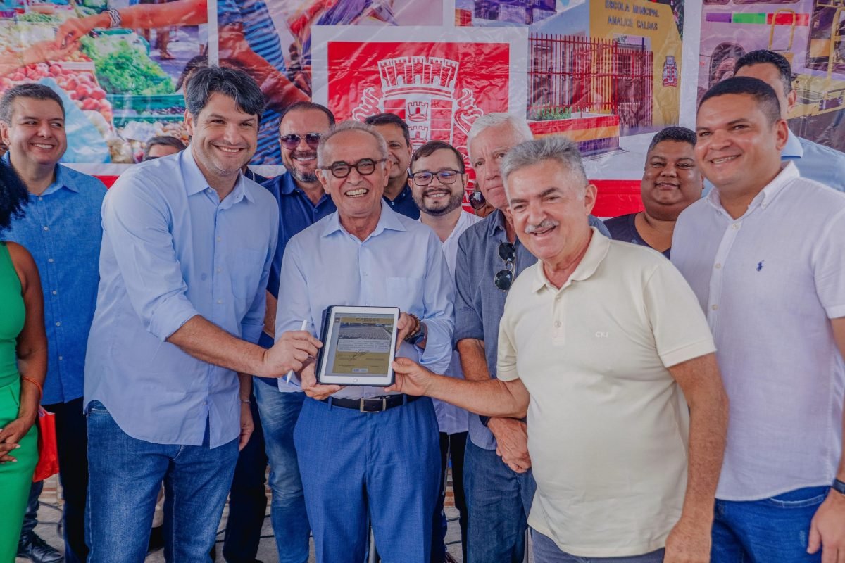 Cícero Lucena autoriza pavimentação de 14 novas ruas em Mangabeira e destaca quase R$ 100 milhões em obras no bairro