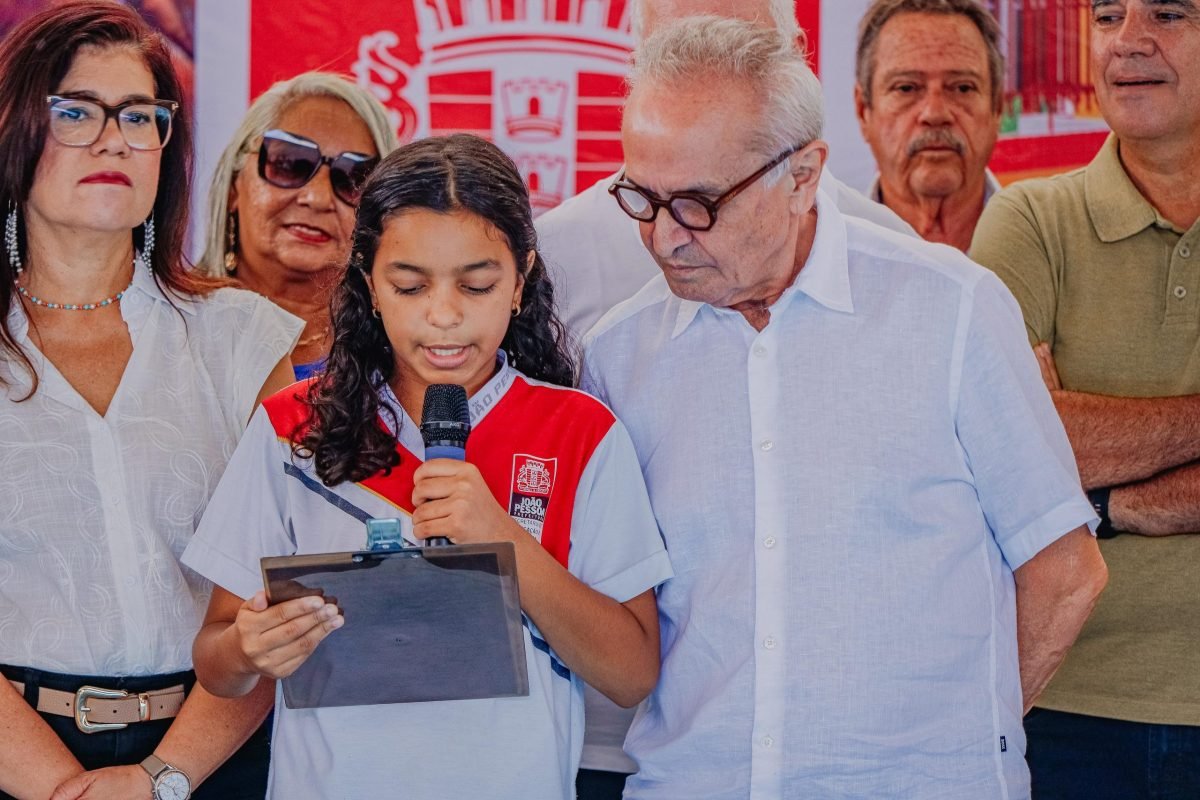Cícero Lucena entrega 2ª etapa da reforma da Escola Luiz Vaz de Camões e confirma programa ‘Iniciativa do Futuro’ para o mês de abril