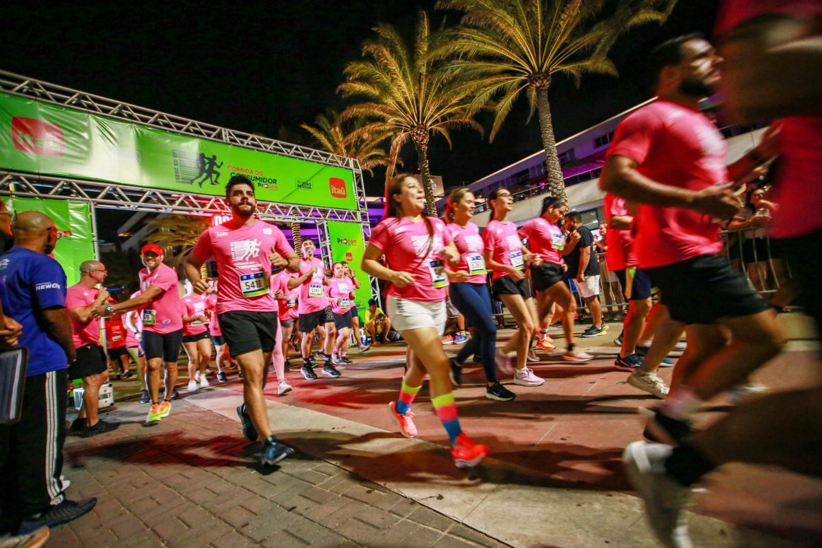 Corrida Noturna do Consumidor reúne 700 participantes na Capital