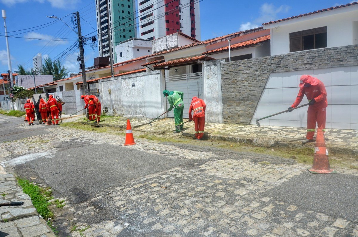 Emlur executa serviços de zeladoria e coleta de resíduos nos bairros da Capital