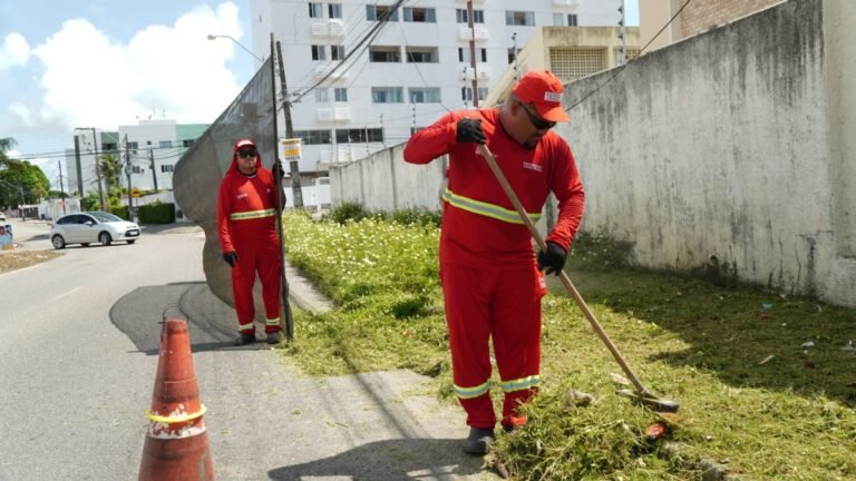 Emlur realiza serviços de roçagem e capinação em 10 bairros nesta terça-feira