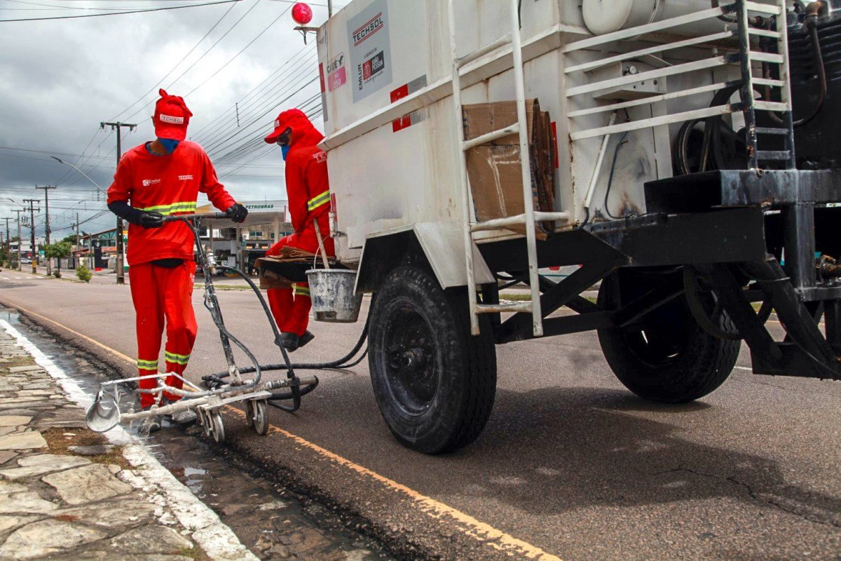 Emlur realiza serviços de roçagem e capinação em 11 bairros nesta sexta-feira