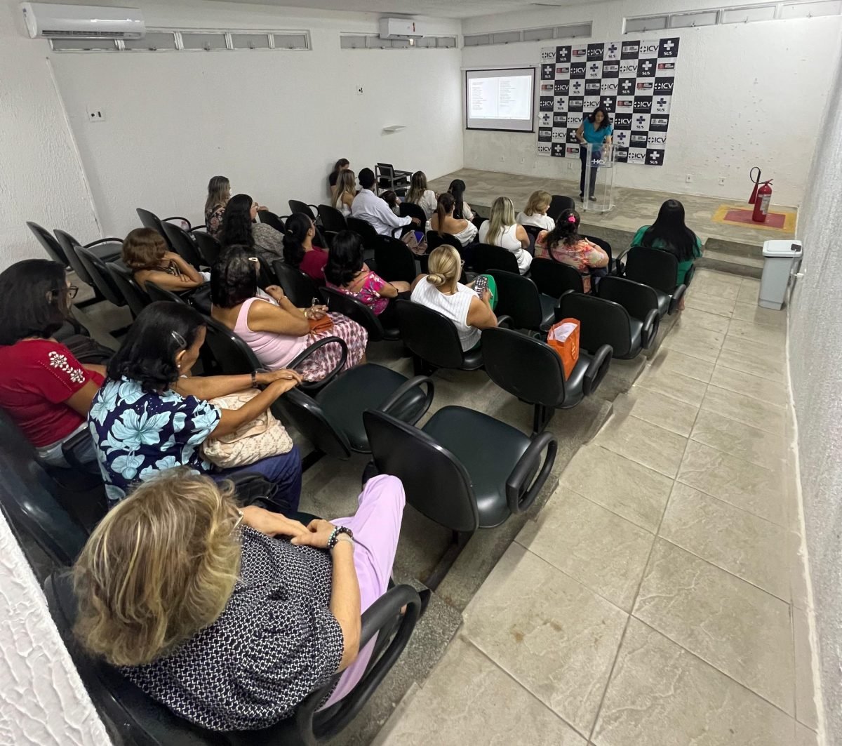 ICV realiza primeira capacitação sobre violência contra a mulher para profissionais do ambulatório