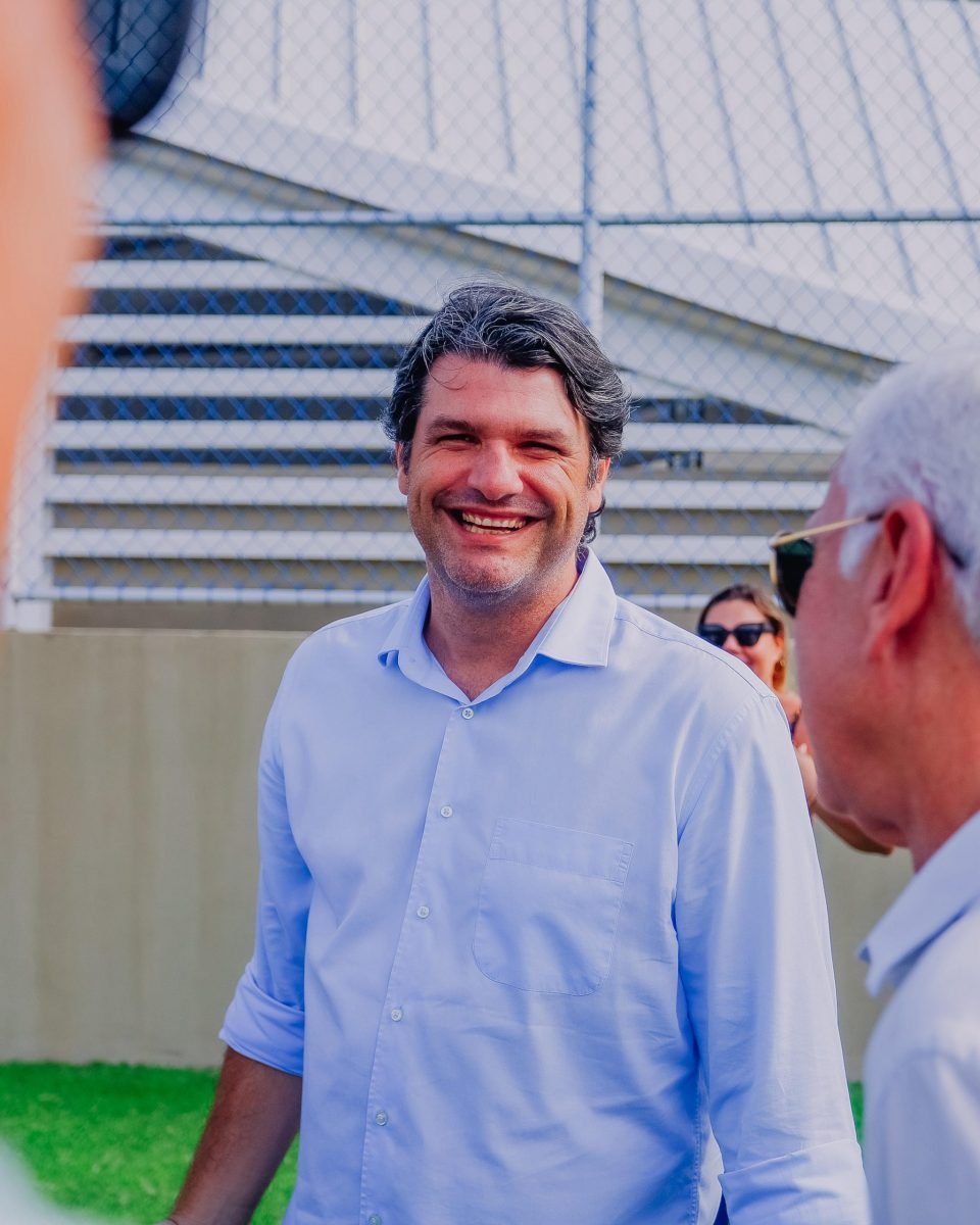 Leo Bezerra destaca função esportiva e cultural do Cemapi ao inspecionar chegada de equipamentos