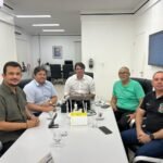 Leo Bezerra recebe relatório da Semob sobre eficiência da flexibilização da faixa exclusiva para o transporte coletivo