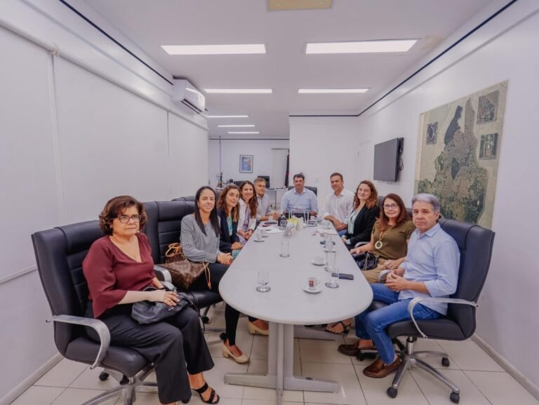 Leo Bezerra se reúne com Agência Francesa de Desenvolvimento e avança para apresentar editais e licitar obras