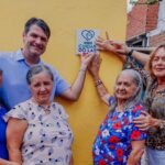 Leo Bezerra visita mais uma família beneficiada e destaca pioneirismo do programa ‘Cuidar do Lar’