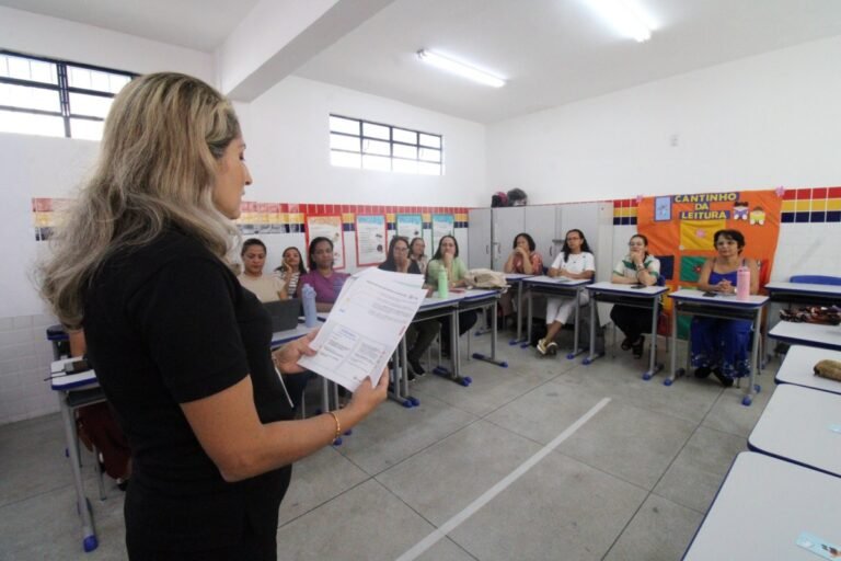 Professoras dos anos iniciais passam por formação do programa Letrar+JP