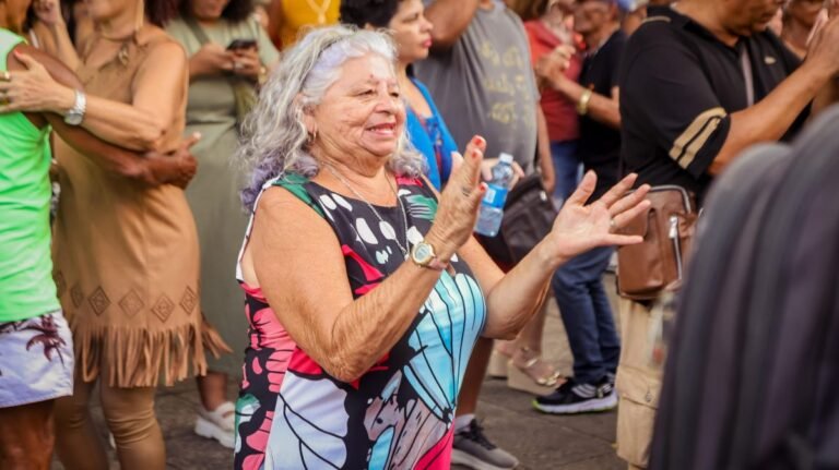 Sabadinho Bom encerra homenagens às mulheres com show de Ailma Ribeiro