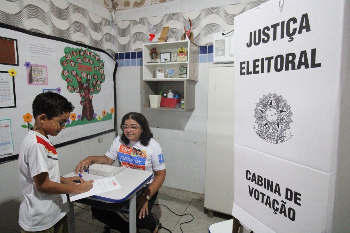 Secretaria de Educação realiza eleições para escolha dos representantes de turma em parceria com TRE