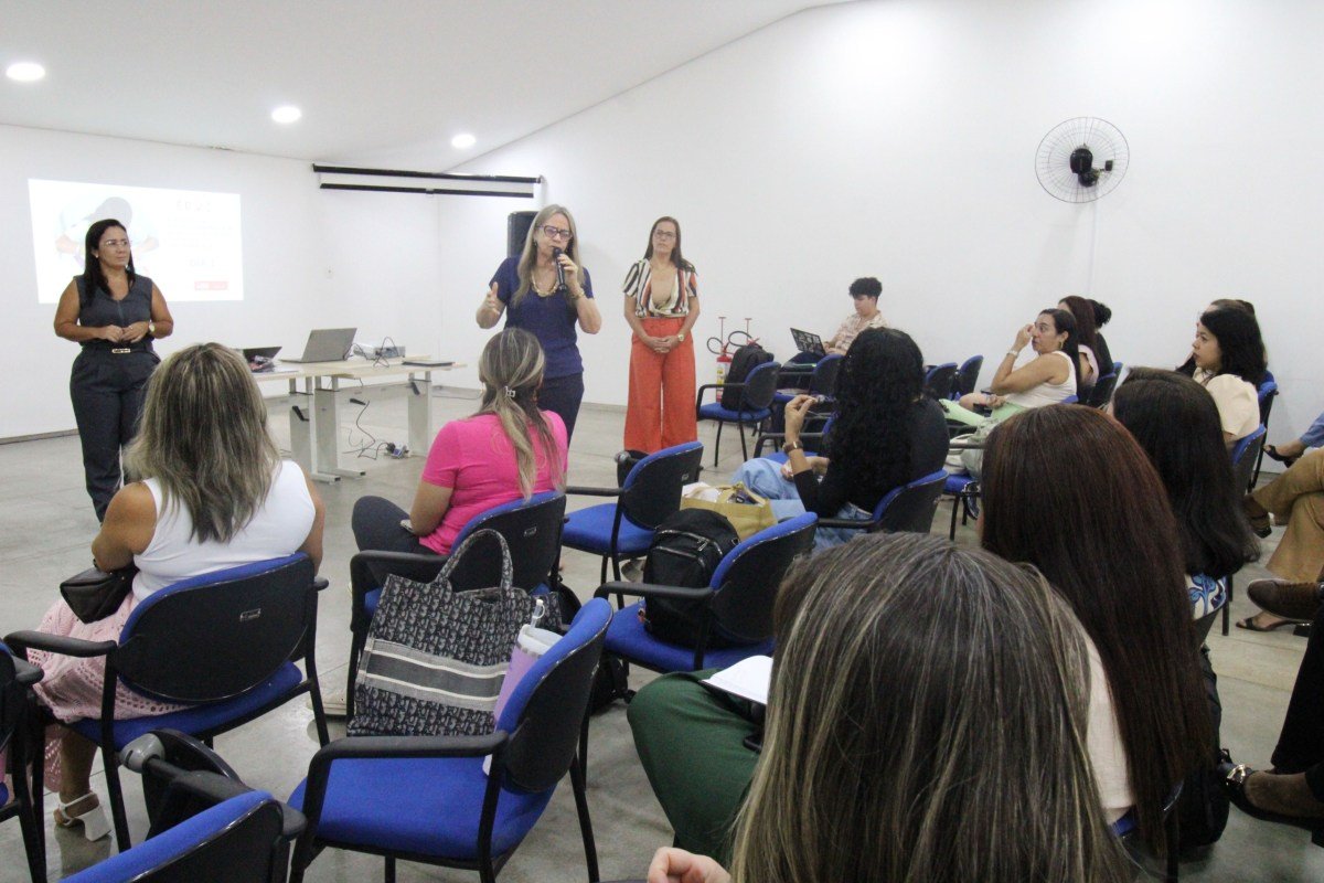 Secretaria de Educação realiza formação com profissionais das Escolas Municipais Ativas Integrais