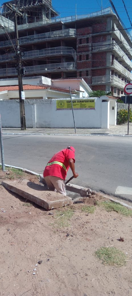 Seinfra executa serviços de manutenção na rede de drenagem, iluminação pública e Operação Tapa-Buraco