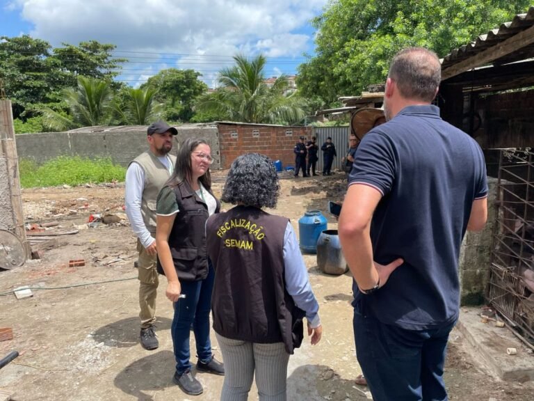 Técnicos da Semam fazem vistoria no Rio Jaguaribe e notificam estabelecimentos irregulares