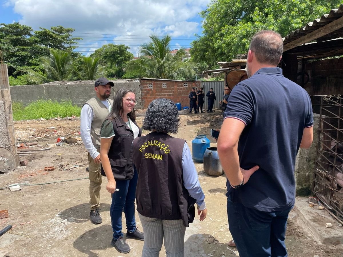 Técnicos da Semam fazem vistoria no Rio Jaguaribe e notificam estabelecimentos irregulares