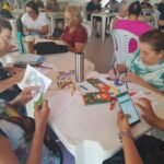 Usuários do Centro de Referência da Pessoa Idosa se divertem na organização para baile de Carnaval