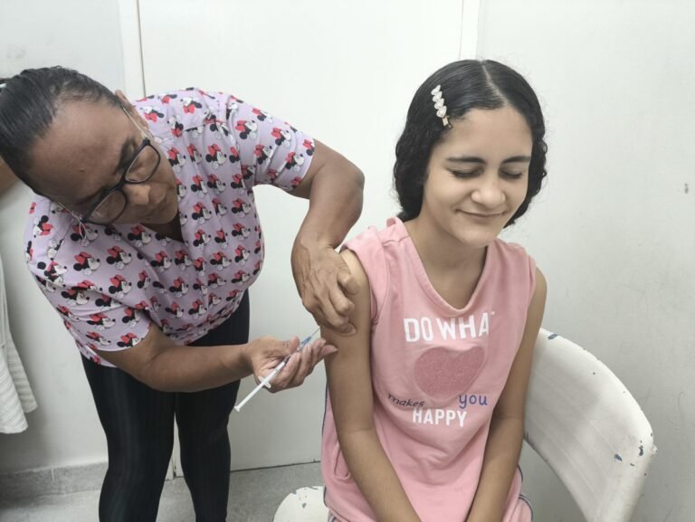 Vacinação contra HPV está disponível e Prefeitura faz busca ativa por público-alvo