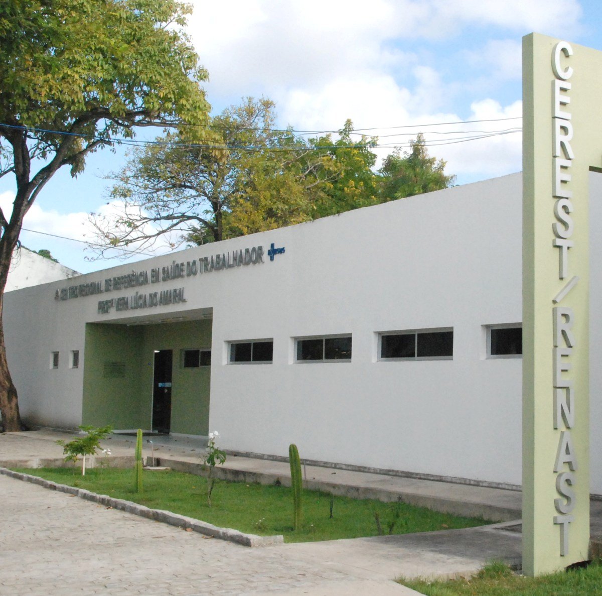 Cerest participa de ação alusiva à saúde do trabalhador com debate e sessão de cinema