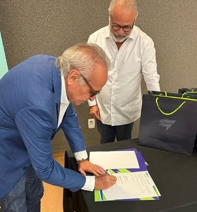 Cícero Lucena assina convênio para João Pessoa ter a primeira Escola de Paraciclismo do Brasil