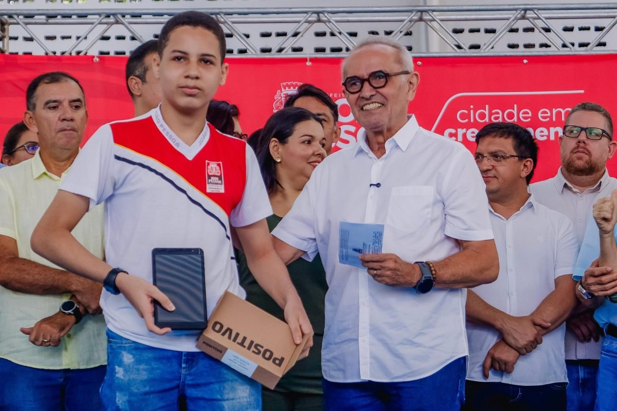 Cícero Lucena entrega escola e Ninho do Saber na Penha, chegando à 48ª unidade reconstruída