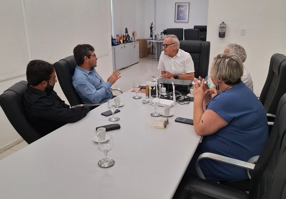 Cícero Lucena recebe comitiva da Prefeitura de Porto Belo (SC) para troca de experiências