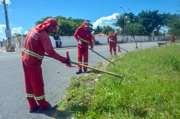 Emlur realiza ações de limpeza e pintura de meio-fio em vários bairros de João Pessoa