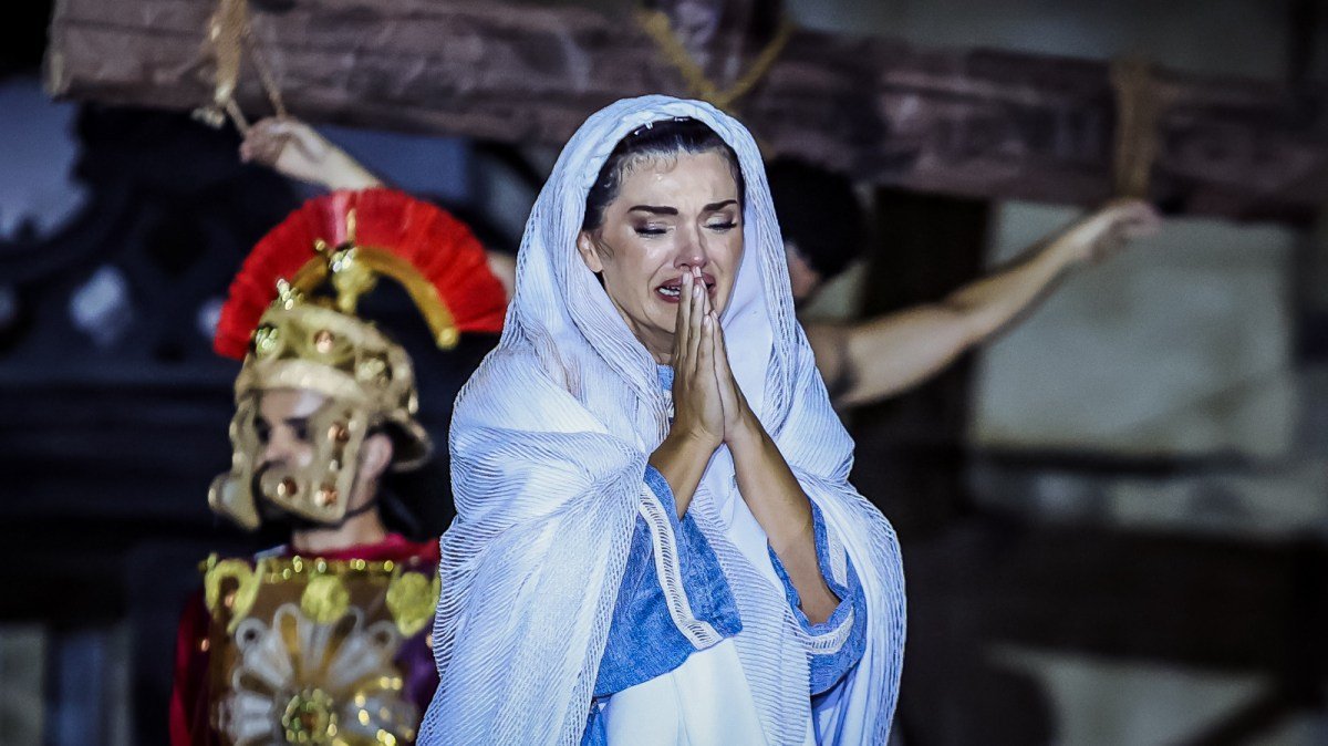 Emoção marca última noite de encenação da ‘Paixão de Cristo – Divino Redentor’