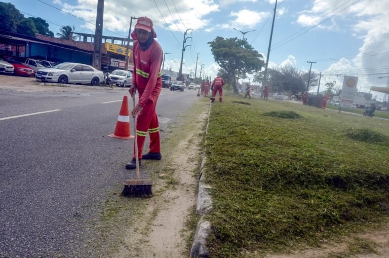 Equipes da Emlur executam serviços em 43 localidades nesta terça-feira