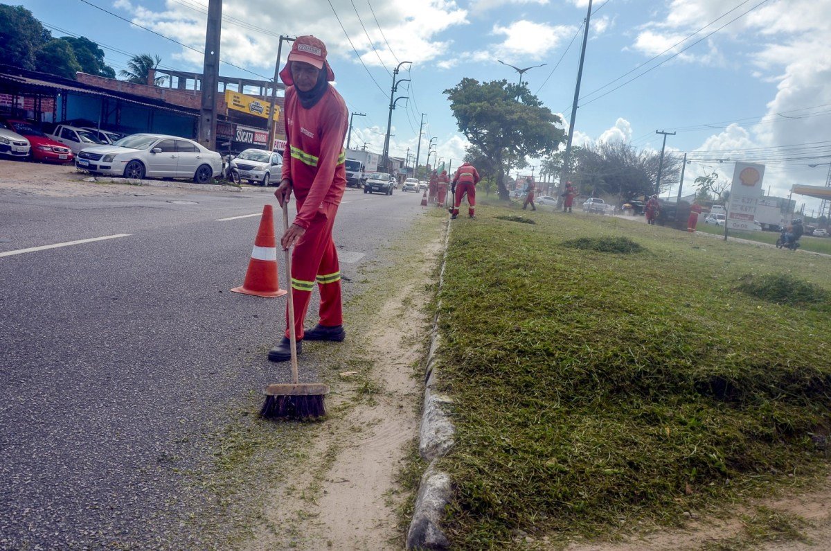 Equipes da Emlur executam serviços em 43 localidades nesta terça-feira
