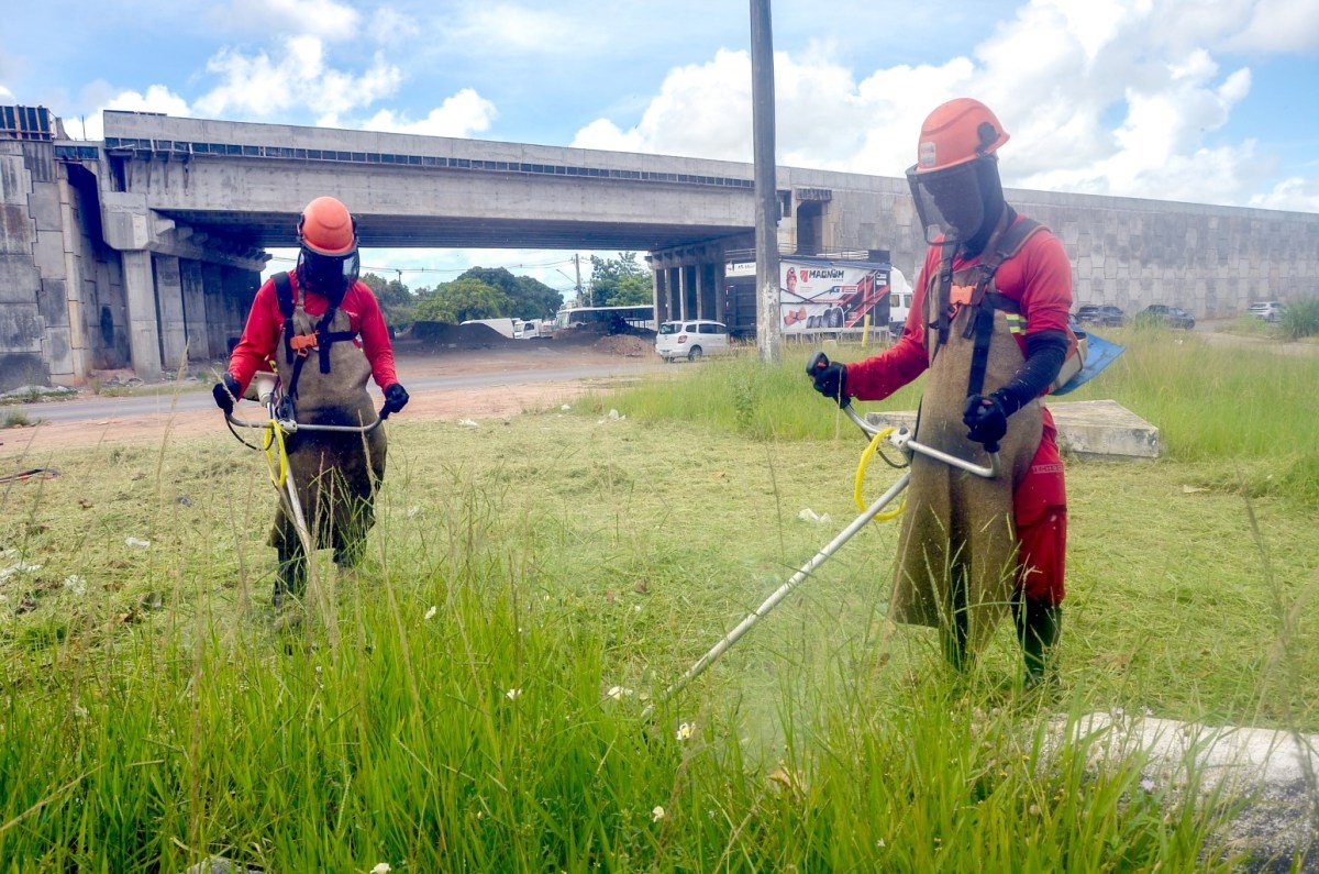 Equipes da Emlur realizam ações de limpeza em mais de 40 localidades