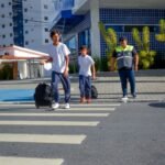 Equipes da Semob realizam ação educativa sobre travessia segura na faixa de pedestre