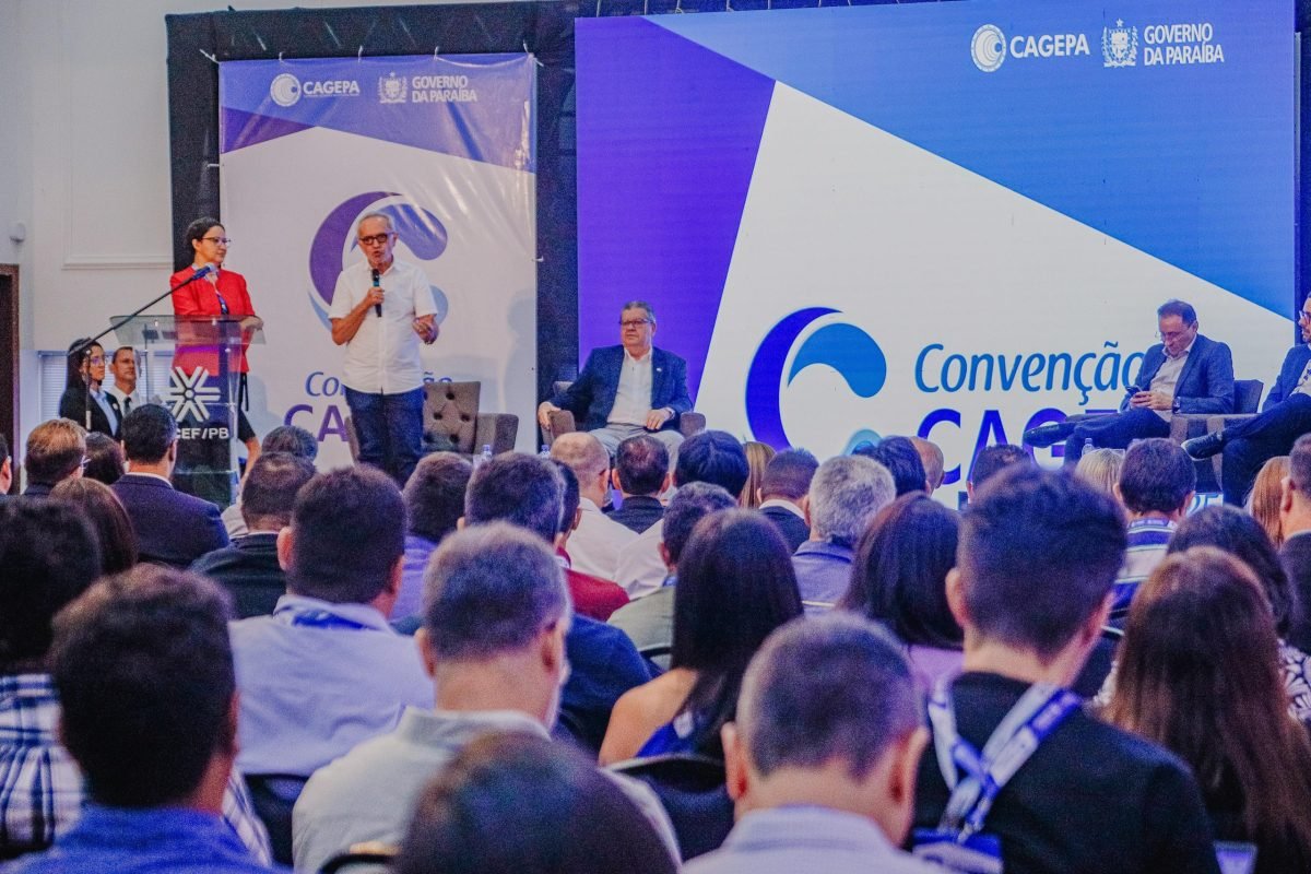 Junto ao governador João Azevêdo, Cícero Lucena e Leo Bezerra celebram a modernização da Cagepa