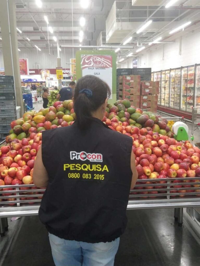 Pesquisa para preços de hortifrútis registra variação de 333% no abacaxi; diferença no alho chega a R$ 17,99