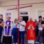 Prefeito Cícero Lucena e a primeira-dama percorrem as estações da Via Sacra no Centro Histórico