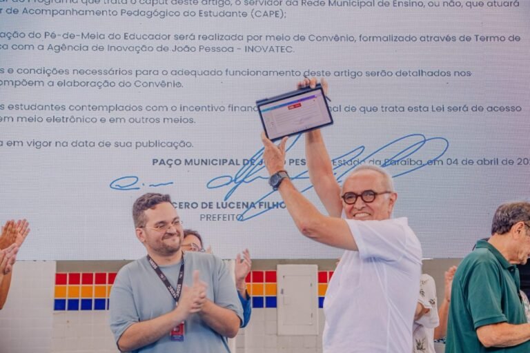 Prefeito Cícero Lucena encaminha à Câmara projeto que cria o Programa Pé-de-Meia Municipal