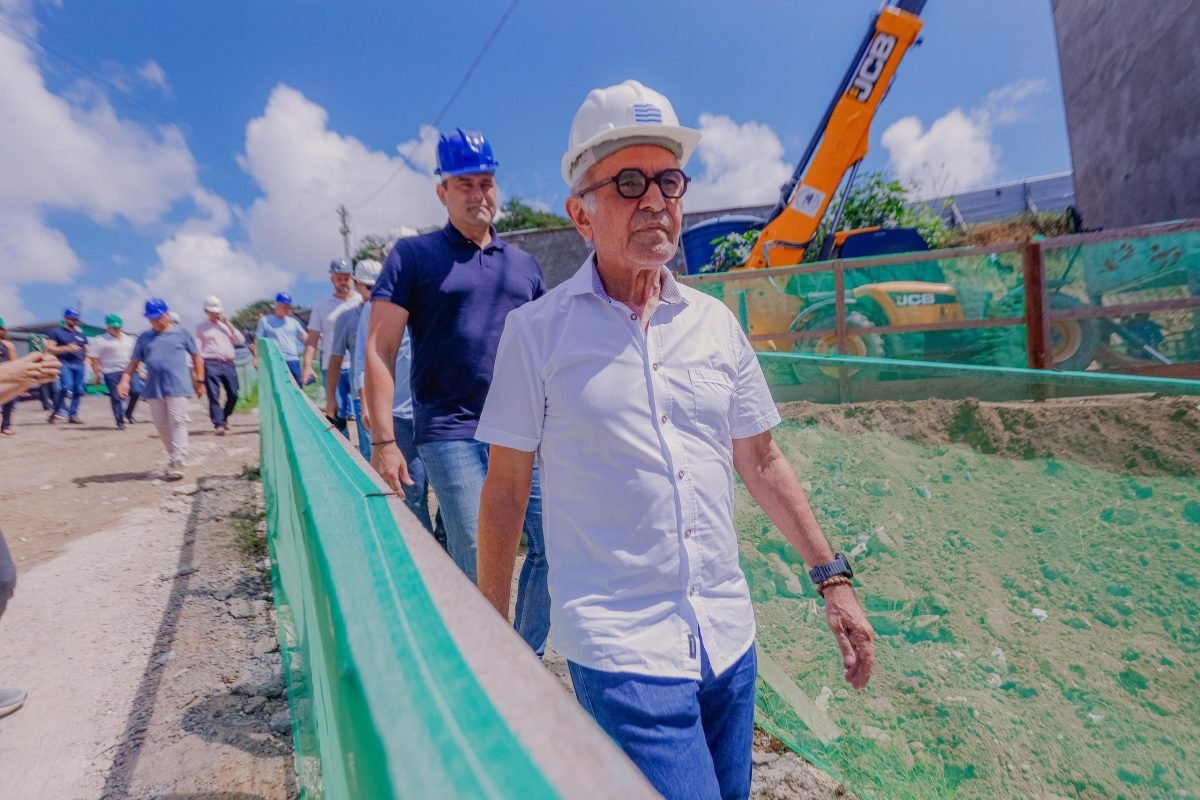 Prefeito Cícero Lucena inspeciona obras do Parque Socioambiental do Roger e do Complexo Beira Rio